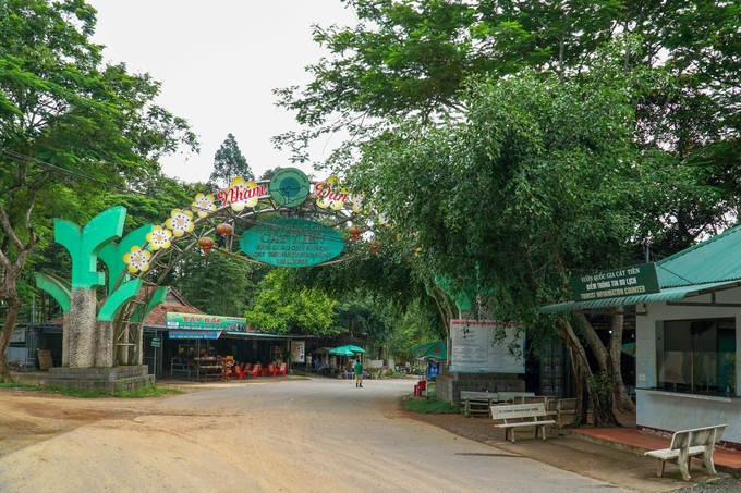 Green tourism, environmental-frienly tourism is one of the prerequisites when visitors come to Cat Tien National Park. Photo: Tran Trung.