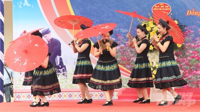 Tiết mục văn nghệ tại Ngày hội Văn hóa - Thể thao dân tộc Mông năm 2023. Ảnh: Nguyễn Hoàn.