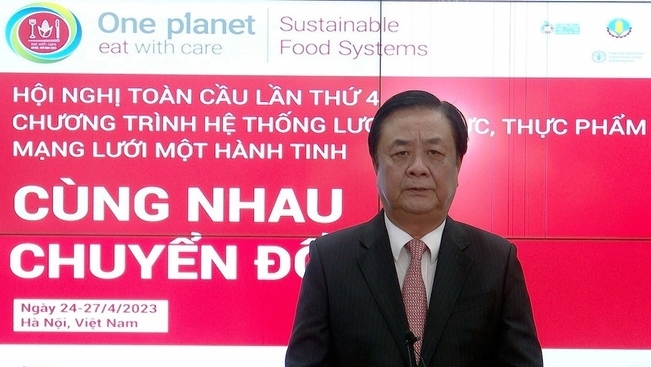 Le Minh Hoan, Minister of Agriculture and Rural Development: Vietnam has committed and is making efforts to build a transparent, responsible, and sustainable food system. We share ONE PLANET - ONE HEALTH - ONE FOOD SYSTEM - ONE PROSPERITY. Let's change together to bring prosperity, justice, happiness, and sustainability to our green planet.