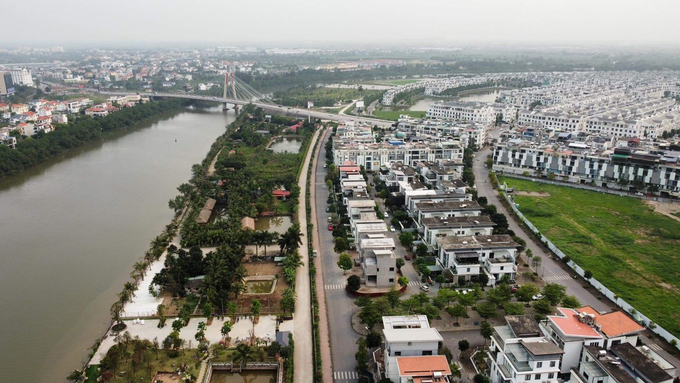 Khu vực bãi sông đê tả Lạch Tray - nơi có nhiều vi phạm ngang nhiên tồn tại bấy lâu nay.