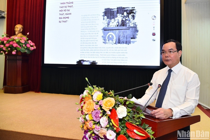 Chủ tịch Tổng Liên đoàn Lao động Việt Nam Nguyễn Đình Khang trình bày tham luận tại tọa đàm. Ảnh: Thủy Nguyên.