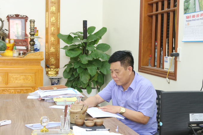 Ông Sơn được tín nhiệm giao làm Giám đốc HTX Kinh doanh Dịch vụ nông nghiệp Bắc Sơn. Ảnh: Đinh Mười.