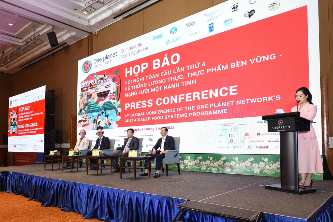 The press conference took place at 13:00 on April 27 hosted by 4 delegates. Photo: Tung Dinh.