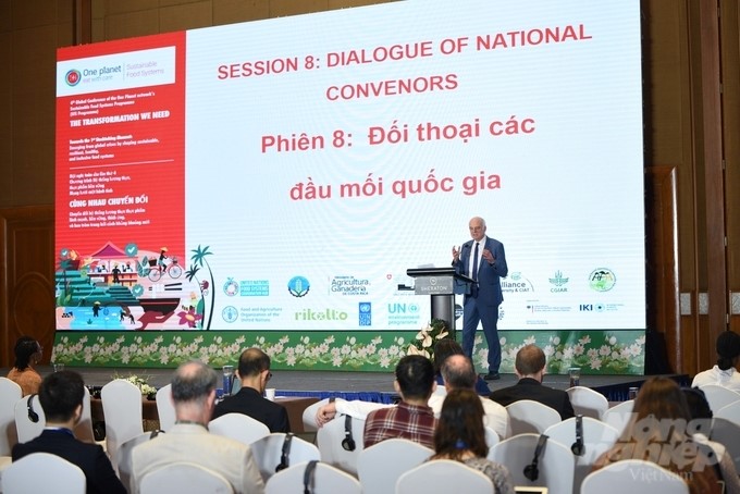 Prof. David Nabarro, co-director of the Global Health Innovation Institute, said that national convenors have done a lot of work to create change in the food system in their countries and communities. Photo: Tung Dinh.