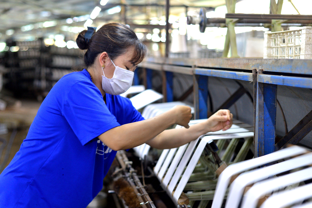 Theo ngành nông nghiệp tỉnh Lâm Đồng, địa phương hiện có 32 cơ sở ươm tơ, 10 cơ sở dệt sản xuất khoảng 5,5 triệu mét lụa/năm. Ảnh: Minh Quý.