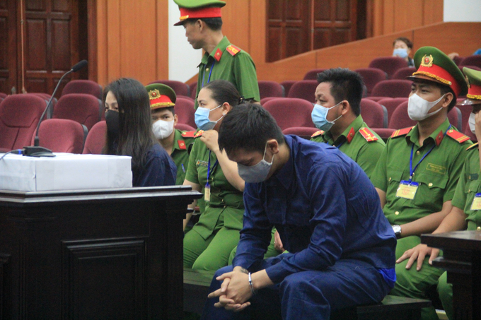 Nguyễn Kim Trung Thái liên tục cúi gằm mặt tại tòa. Ảnh: PL.