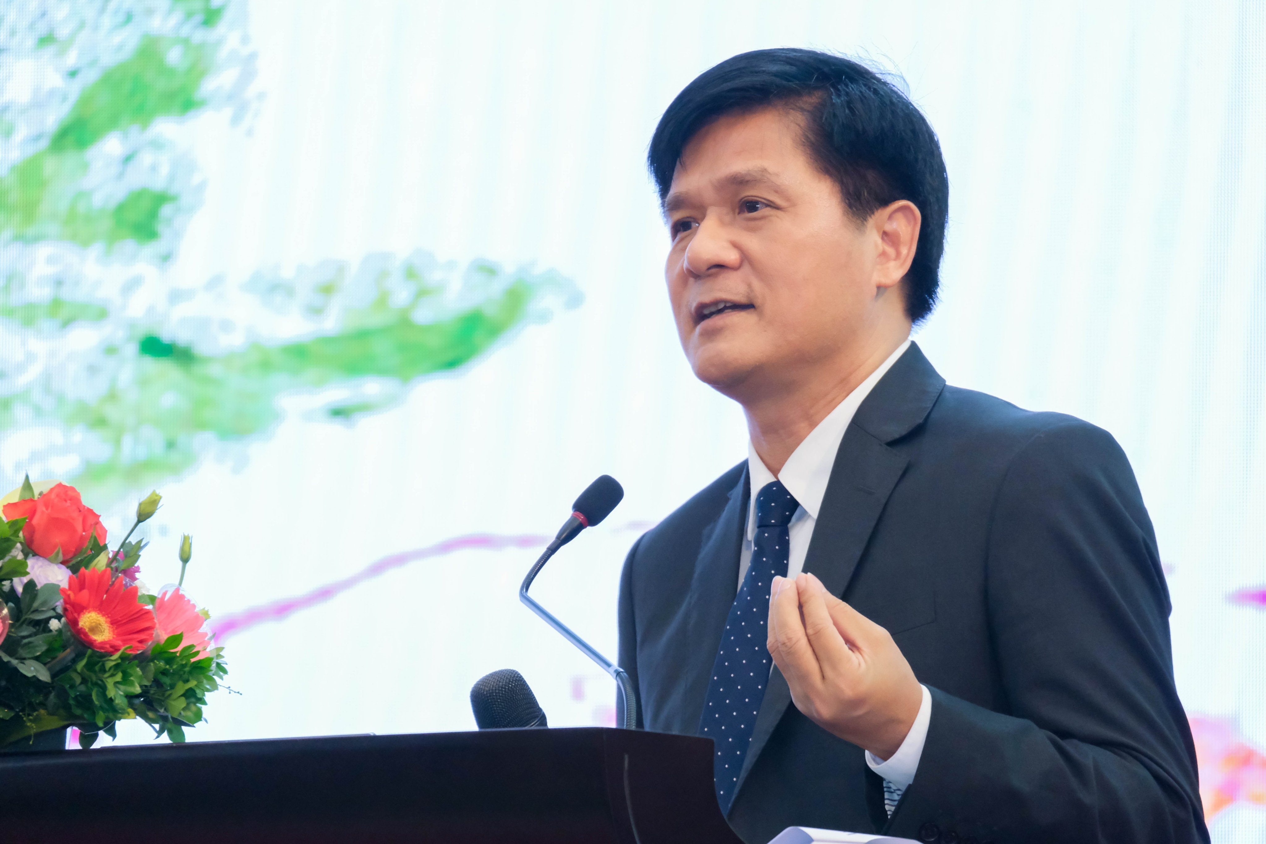 Ông Nguyễn Mạnh Hùng – Tổng giám đốc Nafoods Group phát biểu tại ĐHĐCĐ 2023.