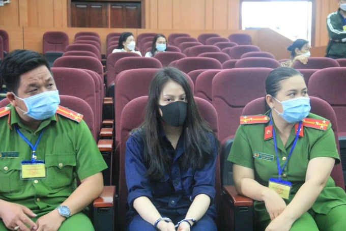 Bị cáo Nguyễn Võ Quỳnh Trang chấp nhận bản án cao nhất của tòa sơ thẩm. Ảnh: PL.