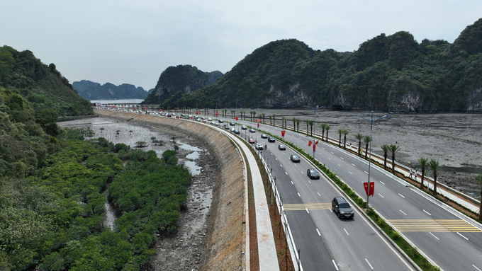 Công trình đường bao biển nối Hạ Long - Cẩm Phả có tổng mức đầu tư trên 3.136 tỷ đồng. Ảnh: Đỗ Phương.