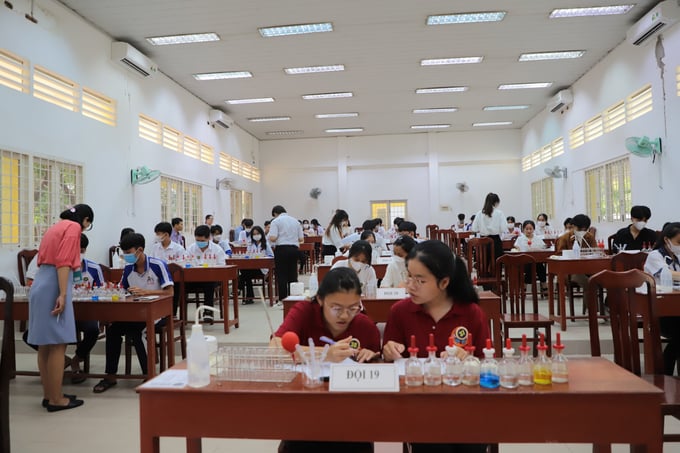 Học sinh các trường THPT vùng ĐBSCL tham gia Hội thi Olympic Hóa học năm 2023 tại Đại học Trà Vinh. Ảnh: Minh Đảm.