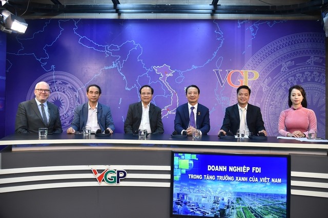 Seminar themed 'FDI enterprises in Vietnam’s green growth'. Photo: VGP.