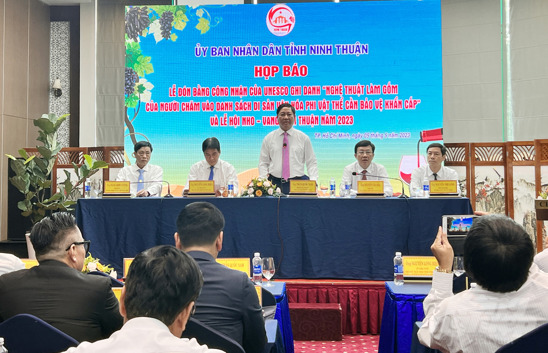 Ninh Thuan Provincial People's Committee held a press conference in Ho Chi Minh City. Photo: Nguyen Thuy.