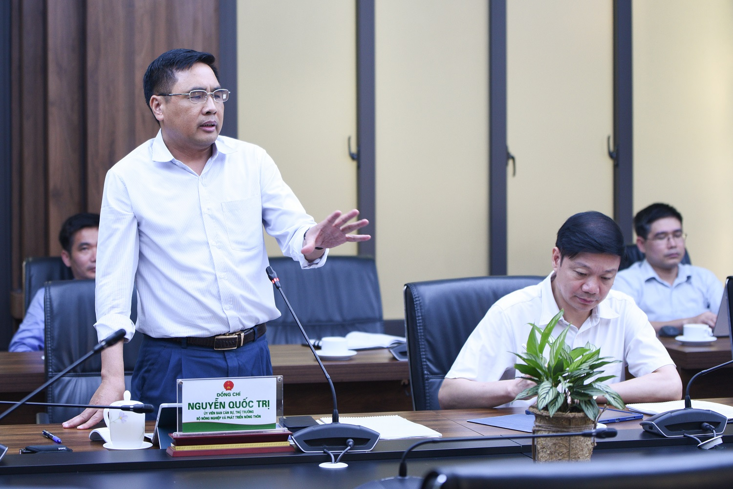 Deputy Minister Nguyen Quoc Tri contributed ideas for the development of the 'Scheme on multi-use value development of the forest ecosystem'. Photo: Tung Dinh.