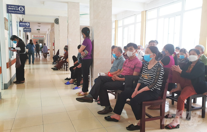 Người dân ở Hà Tĩnh tham gia bảo hiểm y tế không được đảm bảo quyền lợi do các bệnh viện thiếu vật tư y tế, hóa chất, sinh phẩm. Ảnh: Thanh Nga.