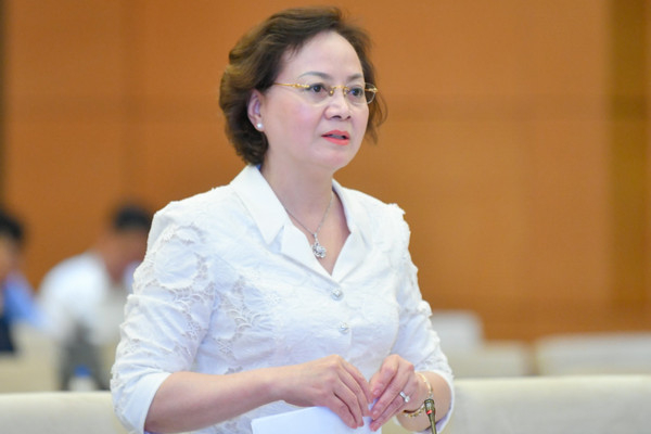 Bộ trưởng Bộ Nội vụ Phạm Thị Thanh Trà sẽ trình bày tờ trình của Chính phủ về dự thảo Nghị quyết của Ủy ban Thường vụ Quốc hội về việc sắp xếp các đơn vị hành chính cấp huyện, cấp xã. Ảnh: QH.