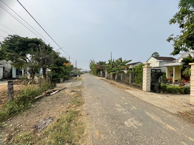 Sau 25 năm, cuộc sống của người dân ở vùng tái định cư Gò Đường (xã Bình Thanh, Bình Sơn, Quảng Ngãi) đã dần ổn định. Ảnh: L.K.