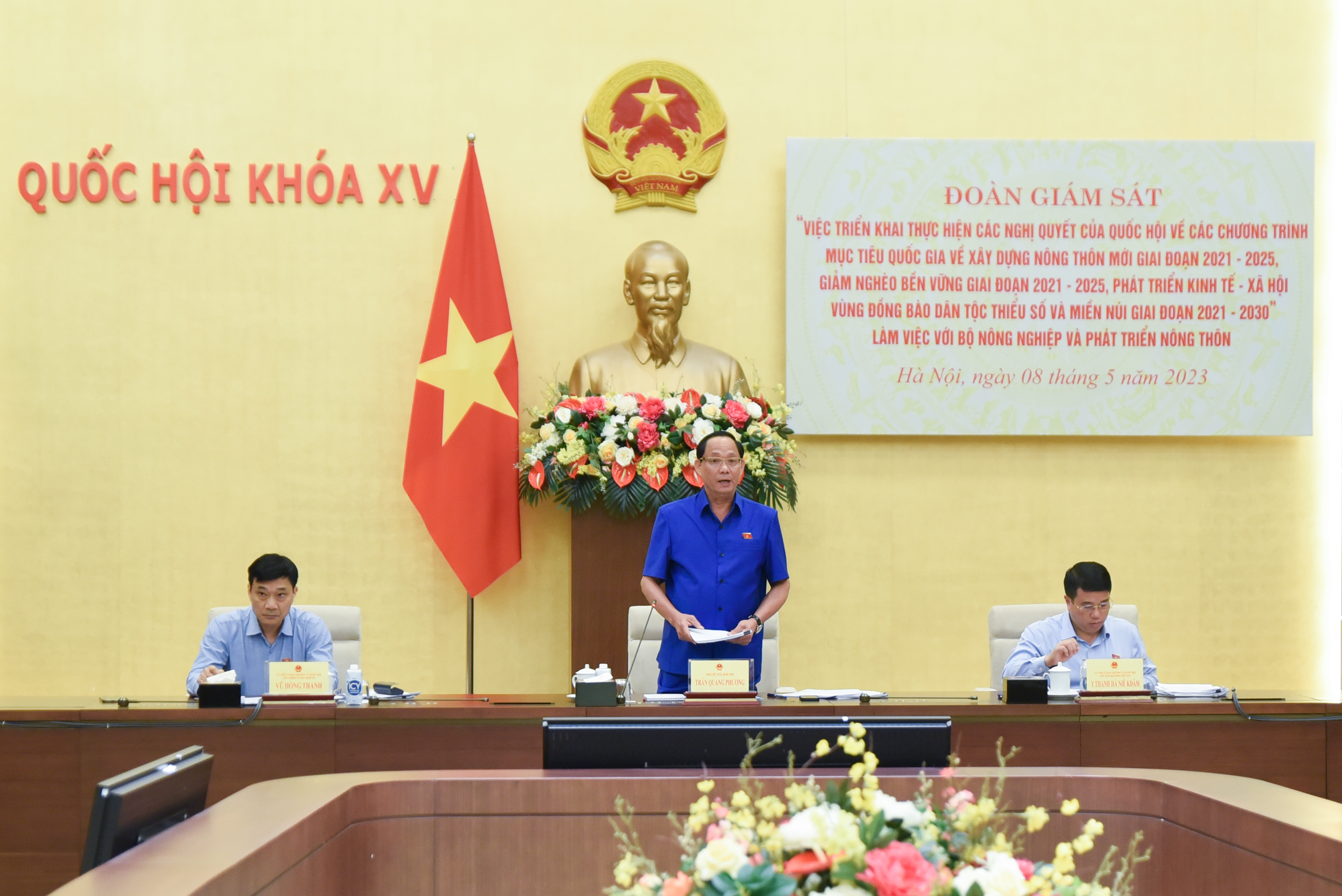 Phó Chủ tịch Quốc hội, Thượng tướng Trần Quang Phương - Trưởng đoàn giám sát chia sẻ về thực hiện các chương trình mục tiêu quốc gia. Ảnh: Tùng Đinh.