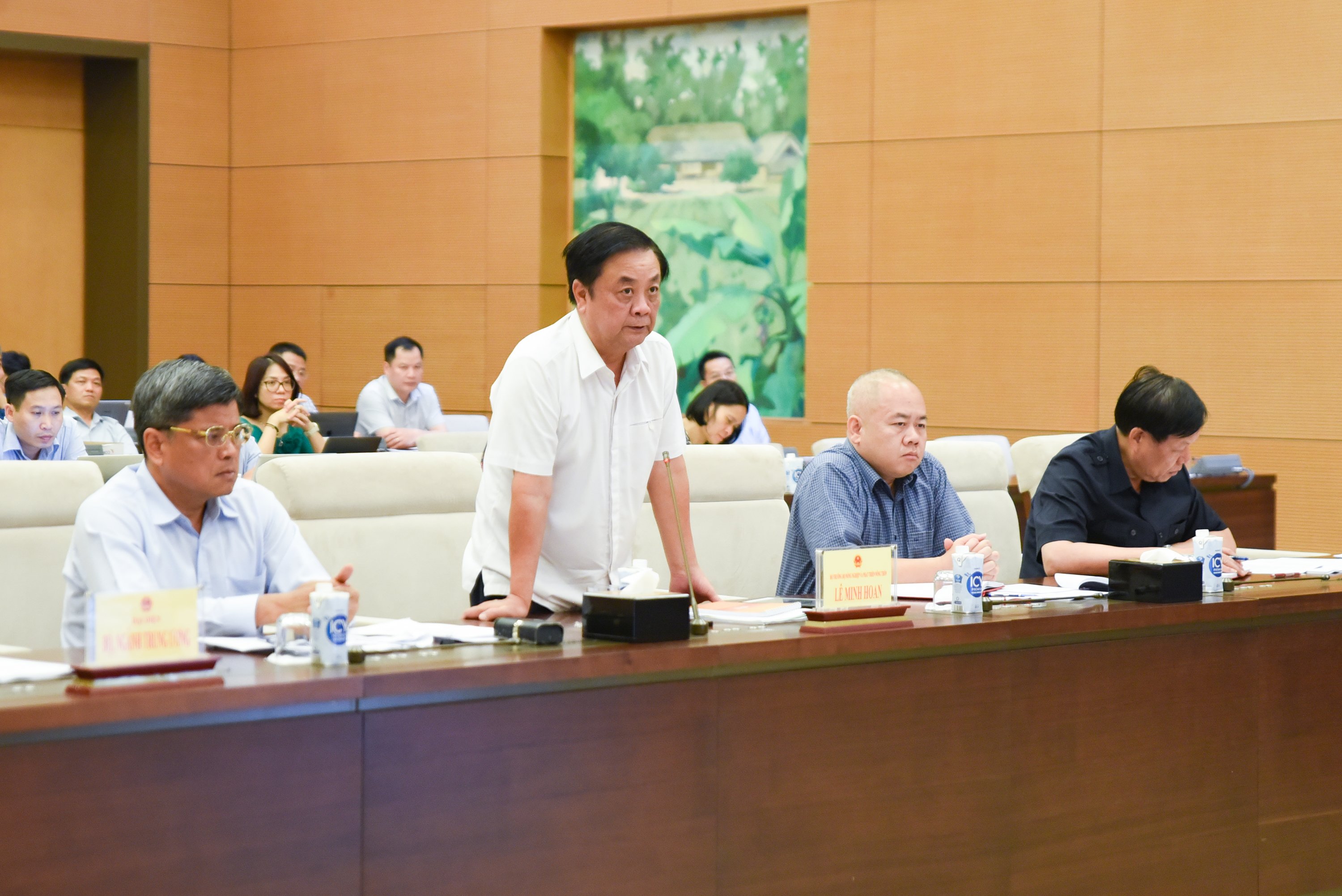 Bộ trưởng Bộ NN-PTNT Lê Minh Hoan chia sẻ về xây dựng nông thôn mới. Ảnh: Tùng Đinh.