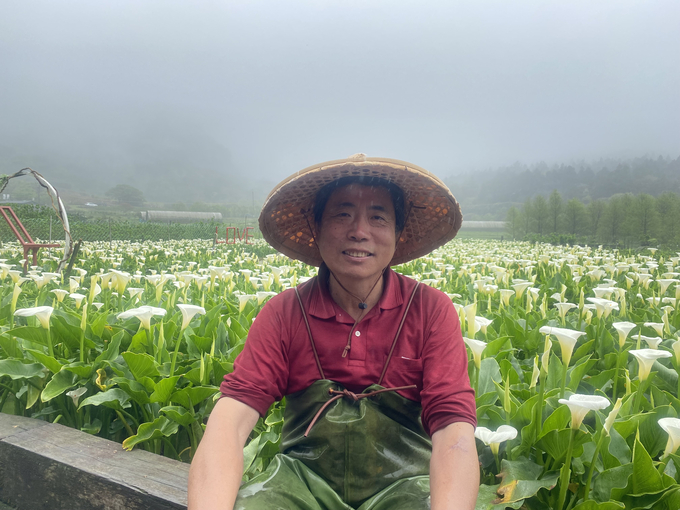 Ồng Lô Chí Minh, chia sẻ các hoạt động trải nghiệm tại Trang trại hoa Tài Phúc núi Dương Minh, TP Đài Bắc. Ảnh: Nguyên Huân.
