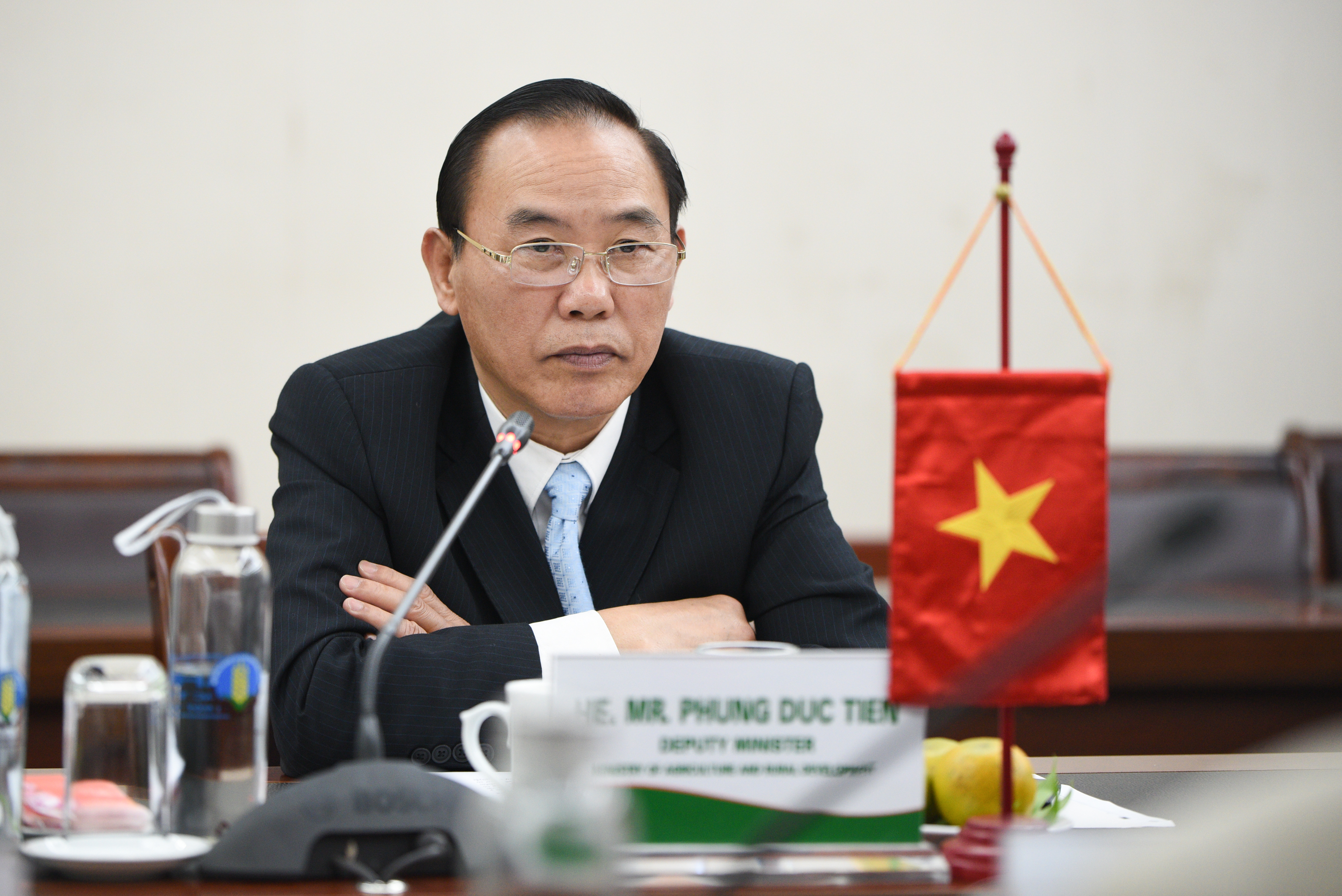 Thứ trưởng Phùng Đức Tiến đánh giá cao việc FOUR PAWS tham gia vào khung đối tác Một sức khỏe Việt Nam. Ảnh: Tùng Đinh.