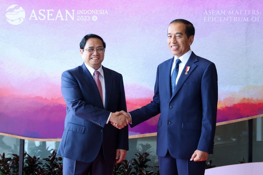 Thủ tướng Chính phủ Phạm Minh Chính gặp Tổng thống Indonesia Joko Widodo. Ảnh: VGP.