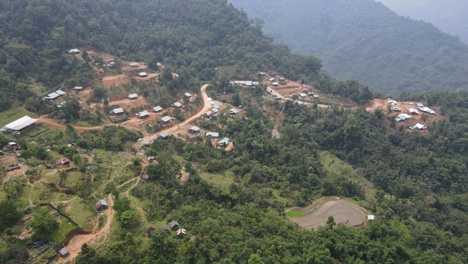 Nhiều khu tái định cư ở các huyện miền núi của tỉnh Quảng Nam đã được hình thành sau khi di dời người dân ở vùng có nguy cơ sạt lở. Ảnh: Lê Khánh.