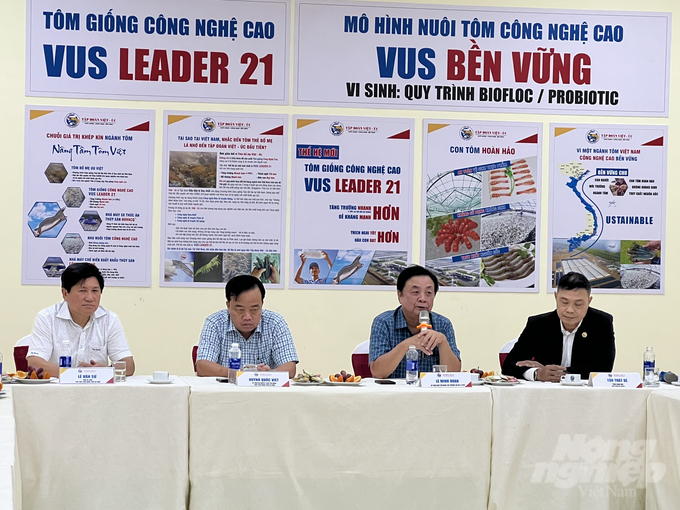 Bộ trưởng Bộ NN-PTNT Lê Minh Hoan phát biểu tại buổi làm việc với Tập đoàn Việt Úc tại huyện Ngọc Hiển. Ảnh: Trọng Linh.