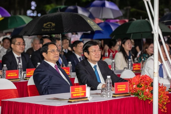 Thủ tướng Phạm Minh Chính và nguyên Chủ tịch nước Trương Tấn Sang tham dự chương trình từ đầu. Ảnh: Đàm Thanh.