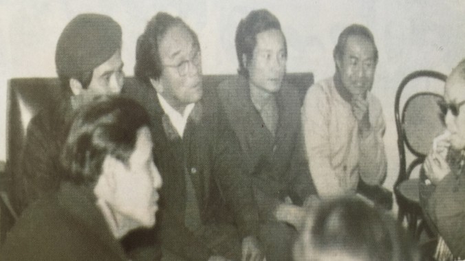 Từ phải qua trái: Giám đốc NXB Văn học Lý Hải Châu, các nhà văn, nhà thơ Thúy Toàn, Xuân Diệu, Lữ Huy Nguyên, Hà Minh Tuân, Tô Hoài trong một lần làm việc tại NXB Văn học.