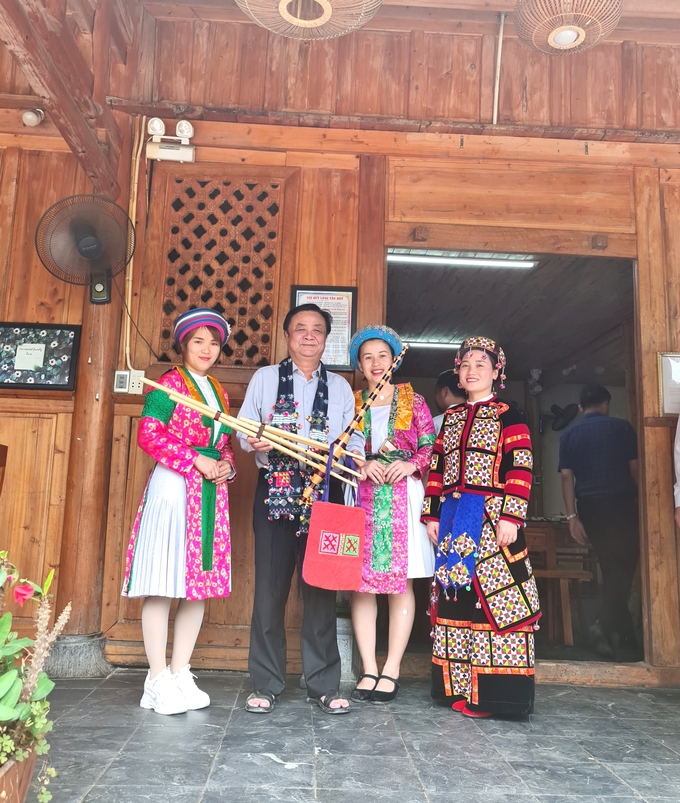 Ha Giang community needs to assert the motto 'Tourism development is not only for economic benefits but also the responsibility and pride of Ha Giang homeland, the land of flowers blooming amid rocks', Minister Le Minh Hoan.