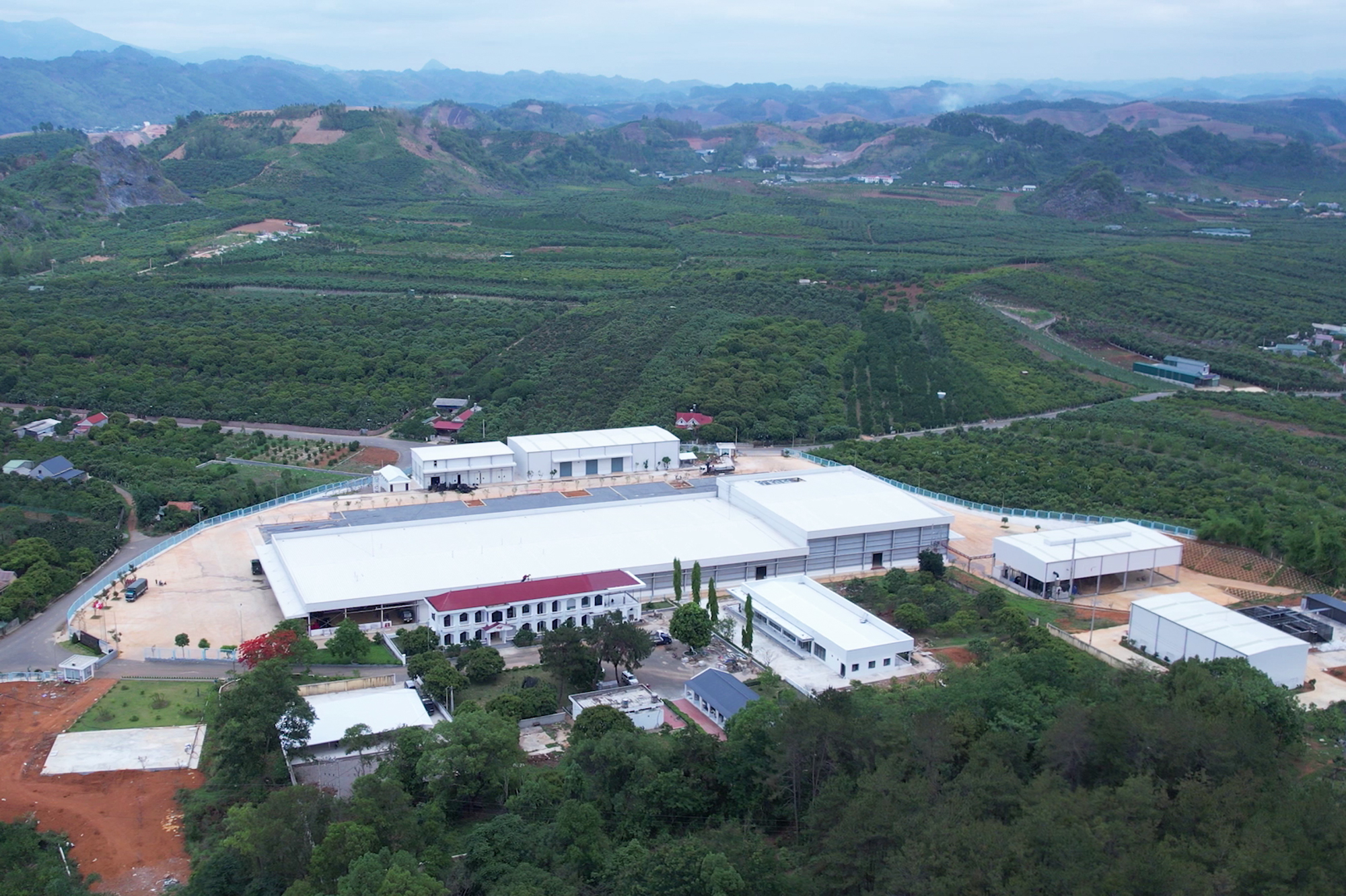 Nhà máy Doveco Sơn La được đặt tại xã Hát Lót, huyện Mai Sơn. Ảnh: Bá Thắng.