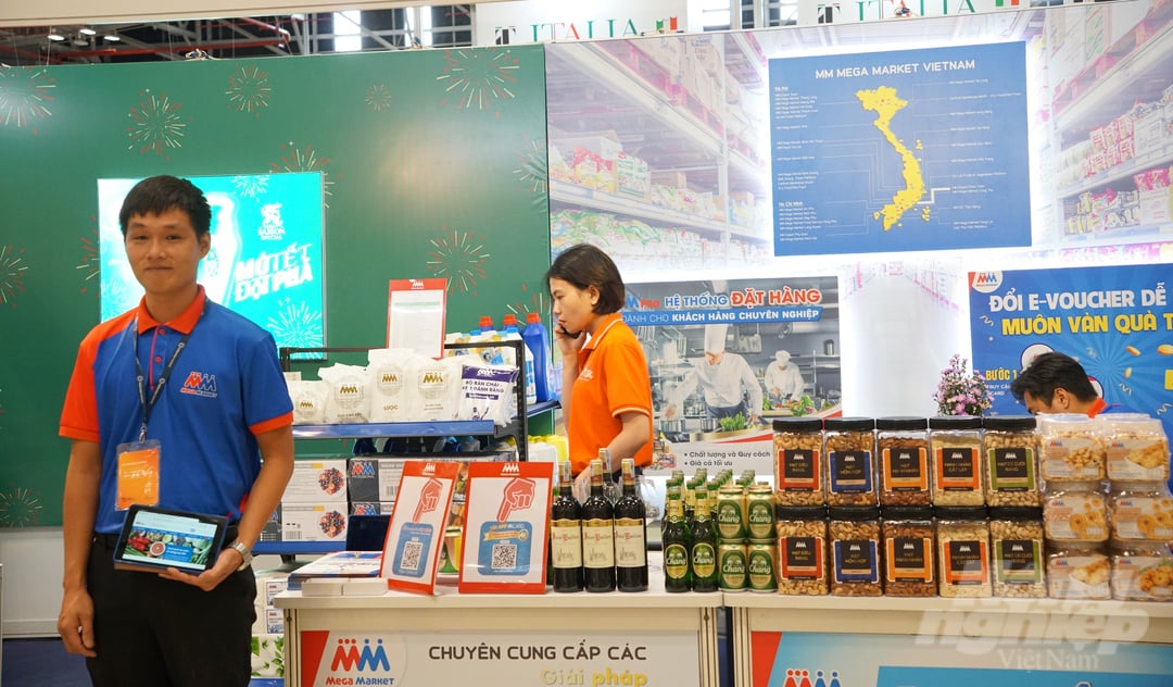 Hiện nay MM Mega Market cũng đã thành công khi đưa nông sản, thực phẩm Việt Nam xuất khẩu sang Singapore, Thái Lan. Tính riêng năm 2022, MM Mega Market xuất khẩu hàng hóa Việt Nam sang Thái Lan đạt hơn 60 tỷ đồng, trong đó chủ yếu là nông sản. Ảnh: Nguyễn Thủy.