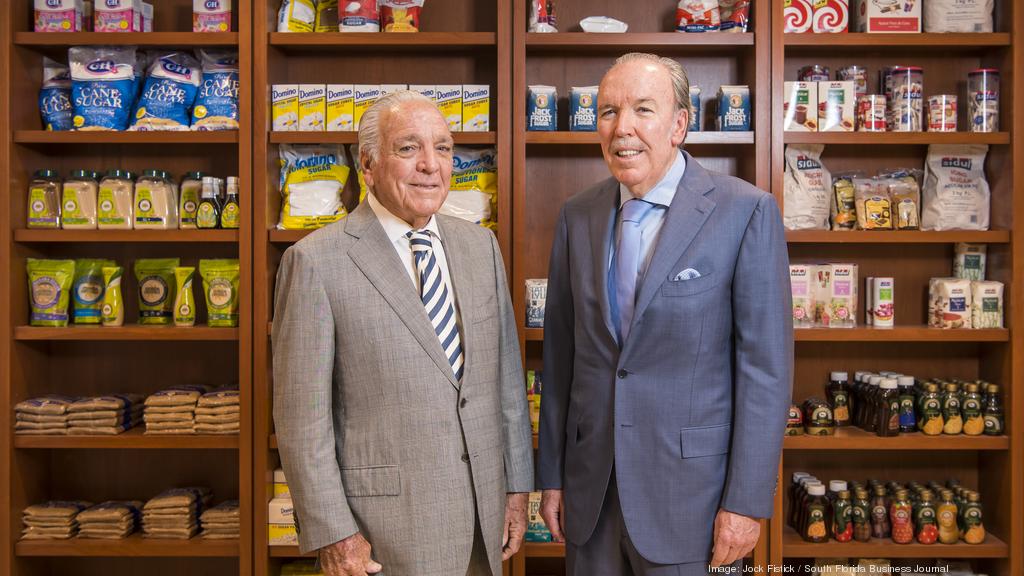 Từ trái qua, Alfonso Fanjul, Chủ tịch kiêm Tổng Giám đốc điều hành của Công ty Florida Crystals Corp. và em trai Peppe Fanjul, Phó Chủ tịch và Giám đốc Đốc điều hành của công ty.