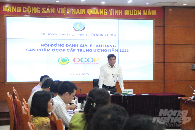 Thứ trưởng Trần Thanh Nam, Chủ tịch Hội đồng đánh giá, phân hạng sản phẩm OCOP cấp Trung ương năm 2023 chủ trì cuộc họp. Ảnh: Phạm Hiếu.