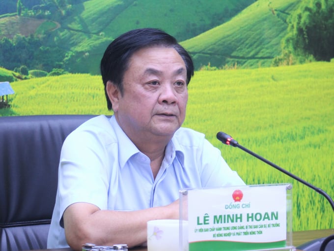 Theo Bộ trưởng Lê Minh Hoan, muốn phát triển rừng bền vững phải giúp cộng động cư dân sinh sống xung quanh rừng phát triển. Ảnh: Trung Quân.