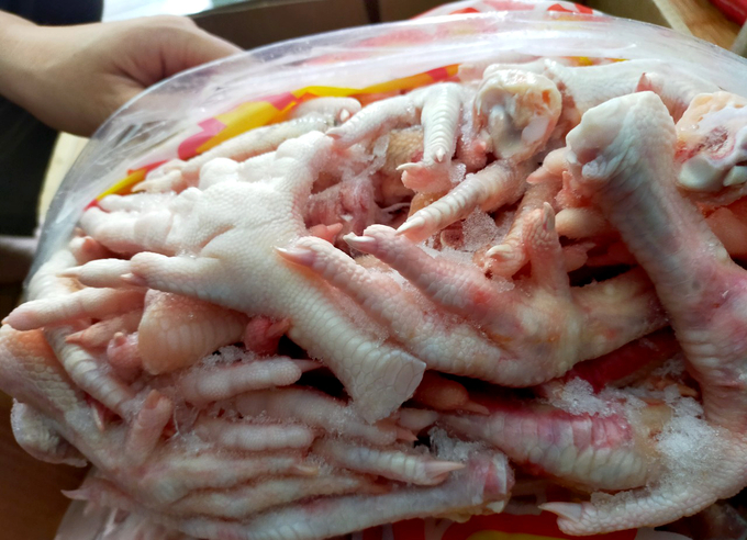 Cheap imported chicken feet sold in Ho Chi Minh City HCM. Photo: Son Trang.