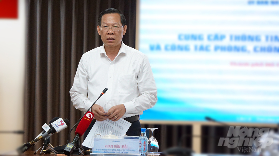 Chủ tịch UBND TP.HCM Phan Văn Mãi thông tin tại buổi họp báo thông tin về Nghị quyết mới. Ảnh: Nguyễn Thủy.