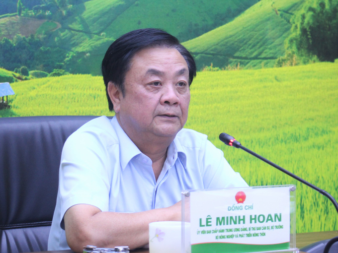 According to Minister Le Minh Hoan, sustainable forests must be developed in conjunction with their surrounding communities. Photo: Trung Quan.