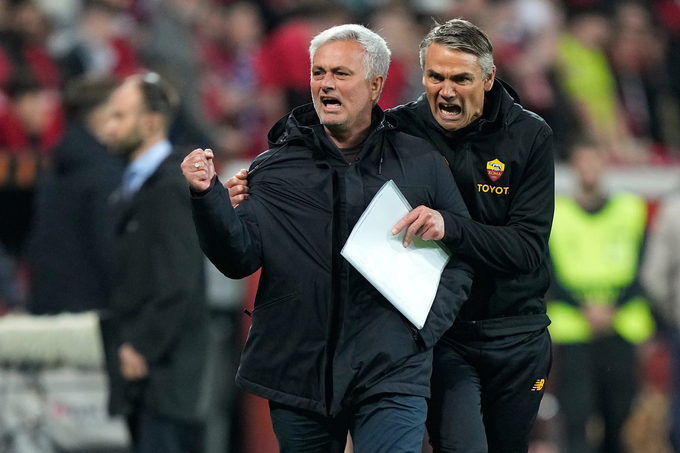 Jose Mourinho đang góp phần đưa bóng đá Italia hùng mạnh trở lại. Ảnh: Express.