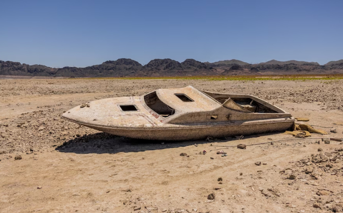 A previously submerged boat on Lake Mead on June 14, 2022 in Boulder City, Nevada. Photo: Roger Kisby/For The Washington Post