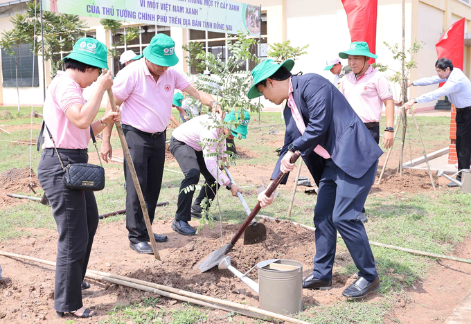 Leader of C.P. Vietnam participates in tree planting.