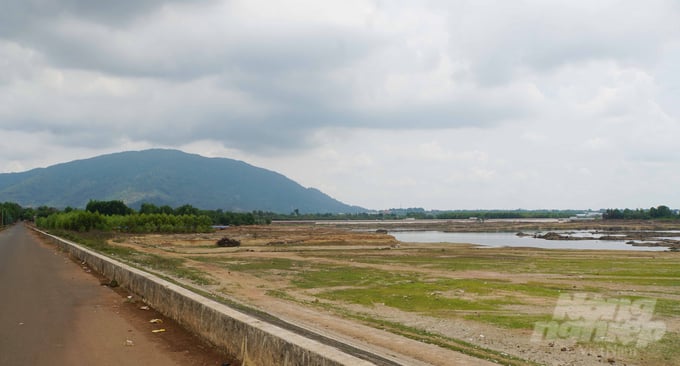 Hồ chứa nước Gia Măng đang đảm bảo tưới tiêu cho hàng trăm ha cây trồng tại huyện Xuân Lộc. Ảnh: Lê Bình.