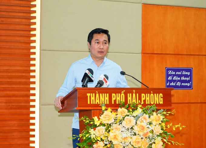 Ông Nguyễn Tường Văn - Thú trưởng Bộ Xây dựng đánh giá cao sự phát triển của TP Cảng Hải Phòng thời gian chờ quy hoạch được phê duyệt. Ảnh: Đinh Mười.