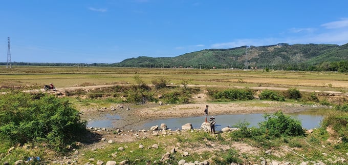 Nhiều hồ chứa ở Quảng Ngãi đang còn lượng nước tích trữ rất ít. Ảnh: Lê Khánh.