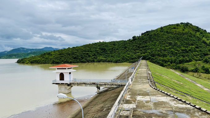 Ngành thủy lợi Ninh Thuận phối hợp với các địa phương xây dựng kế hoạch điều tiết nước thật chi tiết, cụ thể cho từng tuyến kênh, từng xứ đồng. Ảnh: M.P.