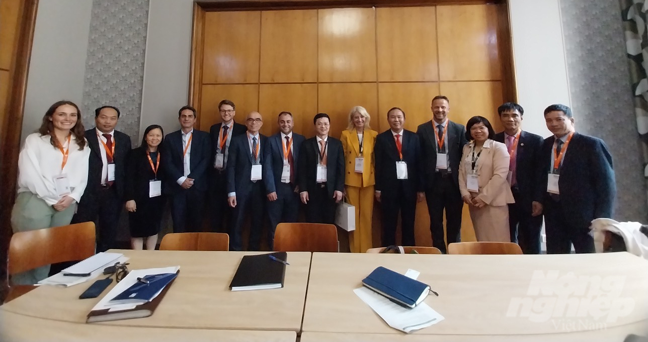 During the WOAH 90th General Session's series of events in France on May 21-22, the Vietnamese delegation, led by MARD Deputy Minister Phung Duc Tien, engaged in several notable bilateral meetings with key partners.