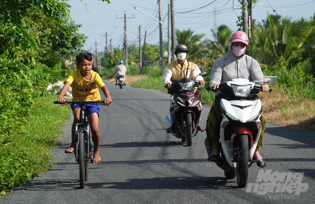 Xã Phú Mỹ, huyện Mỹ Tú, tỉnh Sóc Trăng có gần 93% dân số là hộ đồng bào dân tộc Khmer, điều kiện còn nhiều khó khăn. Ảnh: Kim Anh.