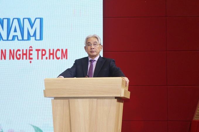 Hiệu trưởng Trường Đại học Cửu Long Lương Minh Cừ phát biểu về cuộc thi 'Văn chương phương Nam'.