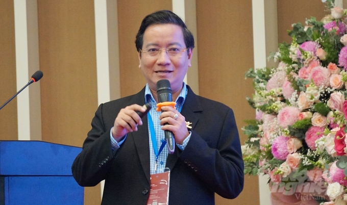 Mr. Nguyen Dinh Tung, Vice Chairman of the Vietnam Fruit and Vegetables Association and Chairman of Vina T&T Group, shared at the conference. Photo: Nguyen Thuy.