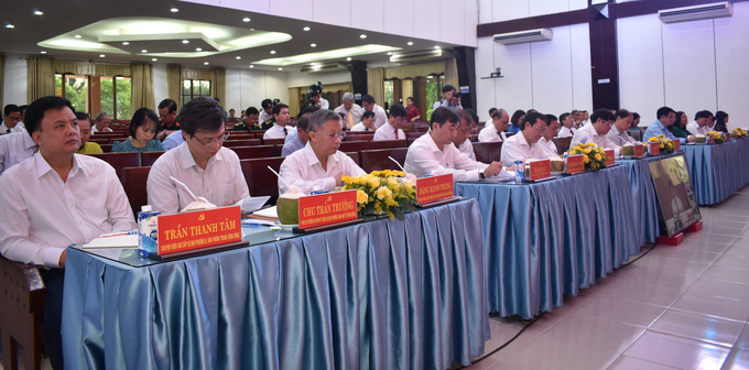 Đoàn công tác của Trung ương có buổi làm việc với Tỉnh ủy Bến Tre về kết quả nửa nhiệm kỳ thực hiện Nghị quyết Đại hội Đảng toàn quốc và Đảng bộ tỉnh ngày 27/5. Ảnh: Minh Đảm.